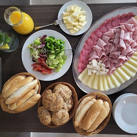 Penzion U Brazdu Ivancice Экстерьер фото