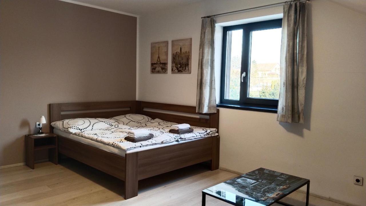 Penzion U Brazdu Ivancice Экстерьер фото