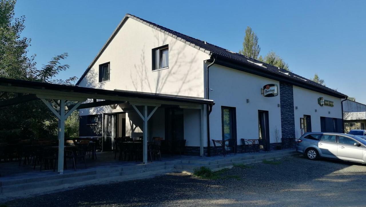 Penzion U Brazdu Ivancice Экстерьер фото